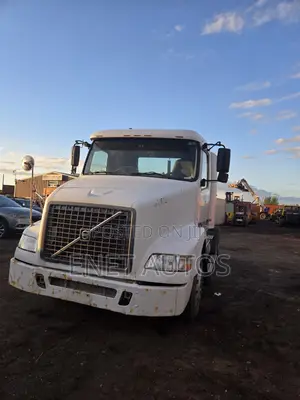 Foreign Used 2002 Volvo VNL Truck