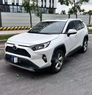 Toyota RAV4 2022 White