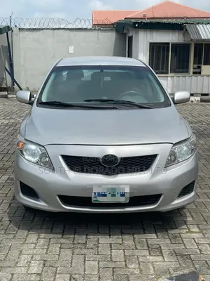 Toyota Corolla LE 4dr Sedan (1.8L 4cyl 4A) 2011 Silver