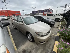Toyota Camry SE 4dr Sedan (2.4L 4cyl 5A) 2006 Gold