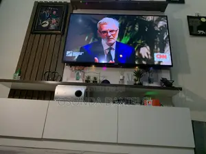 Very Neat TV CONSOLE