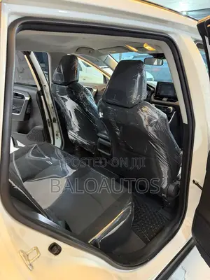 Toyota RAV4 2021 White