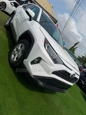 Toyota RAV4 2021 White
