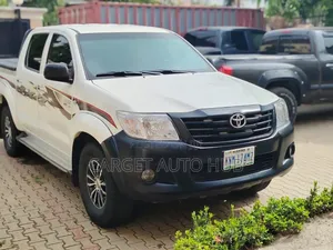 Toyota Hilux 2015 White