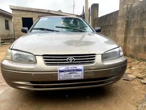 Toyota Camry 2000 Gray
