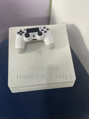 Slim Ps4 With Two Pads 500gig With Games