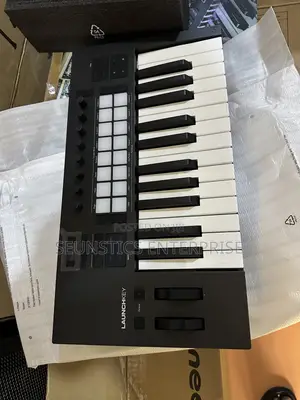 Quality Novation Launchkey MIDI Keyboard