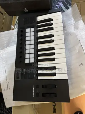 Quality Novation Launchkey MIDI Keyboard