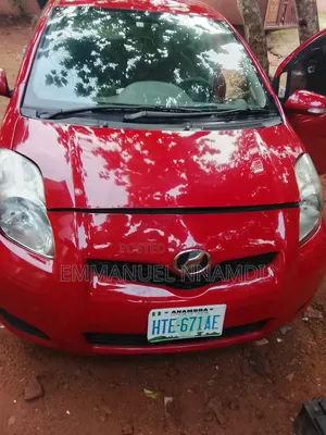 Toyota Vitz 1.0 FWD 3dr 2010 Red