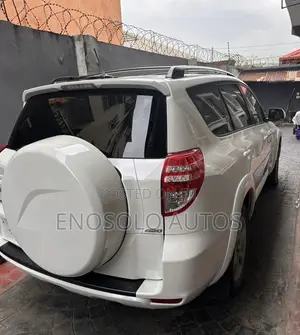 Toyota RAV4 2011 White