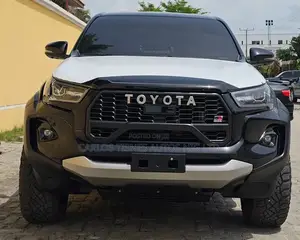 Toyota Hilux 2024 Black