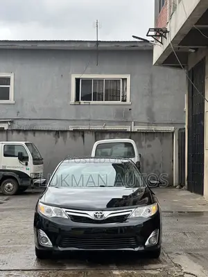 Toyota Camry XLE 4dr Sedan (2.5L 4cyl 6A) 2013 Black