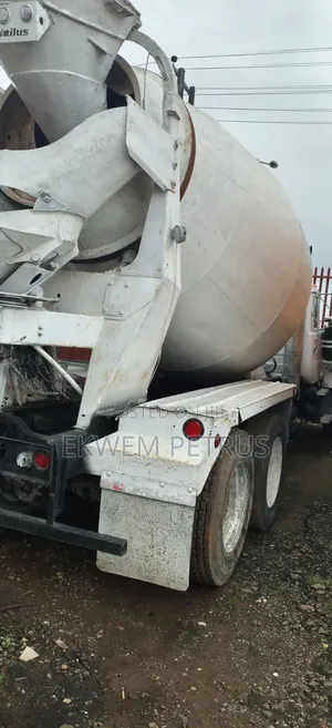 American Used RD Mach Concrete Cement Mixer Transit Truck