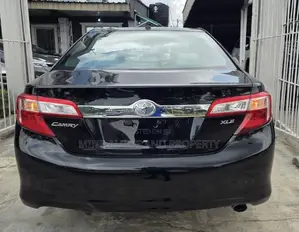 Toyota Camry XLE 4dr Sedan (2.5L 4cyl 6A) 2013 Black