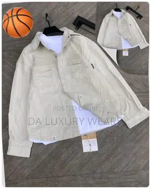 Casual Jacket That Can Be Worn Over a T-Shirt.