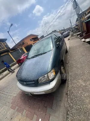 Toyota Sienna XLE & 1 hatch 2000 Blue