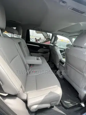 Toyota Highlander XLE 4dr SUV AWD (3.5L 6cyl 6A) 2015 Blue
