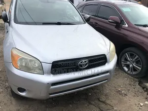 Toyota RAV4 I4 2006 Silver