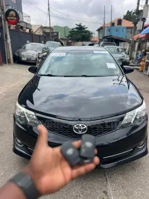 Toyota Camry SE V6 4dr Sedan (3.5L 6cyl 6A) 2013 Black
