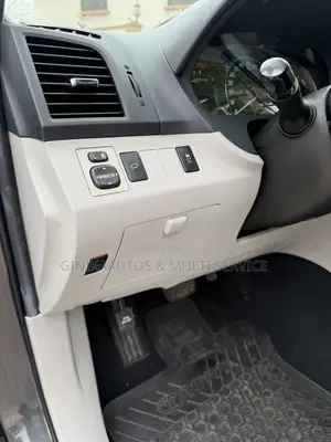 Toyota Venza LE 2012 Gray