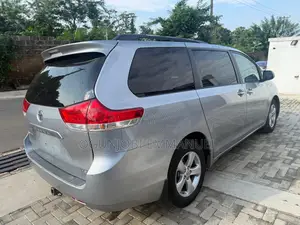 Toyota Sienna LE 7 Passenger 2010 Silver