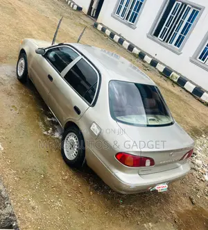 Toyota Corolla 1.9 D Sedan 2000 Gold