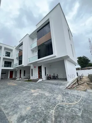 4bdrm Townhouse/Terrace in Lekki Phase 1 for sale