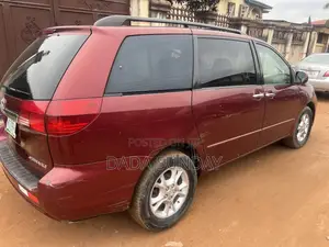 Toyota Sienna 2006 Red