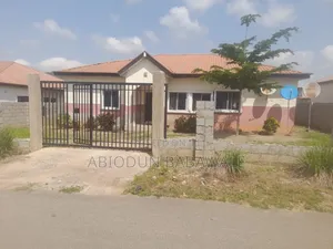 3bdrm Bungalow in Navy Estate Kashi, Karshi for sale
