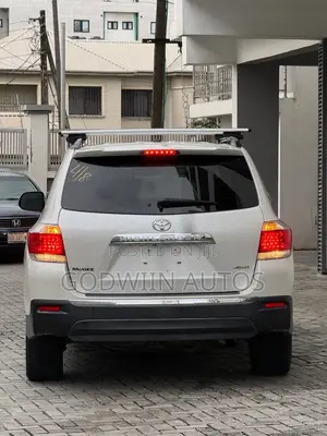 Toyota Highlander Limited 3.5l 4WD 2013 Silver