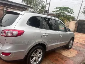 Hyundai Santa Fe 2010 Gray