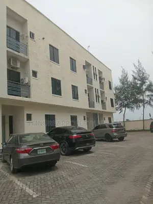 2bdrm Block of Flats in Chevron for sale