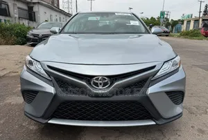 Toyota Camry XSE FWD (2.5L 4cyl 8AM) 2018 Silver