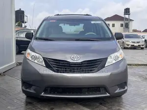 Toyota Sienna 2012 Gray