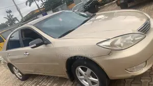 Toyota Camry 2004 Gold