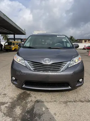 Toyota Sienna XLE 8-Passenger 4dr Minivan (3.5L 6cyl 6A) 2014 Gray