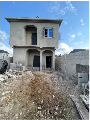 4bdrm Duplex in With 2 Mini Flats, Bucknor for sale