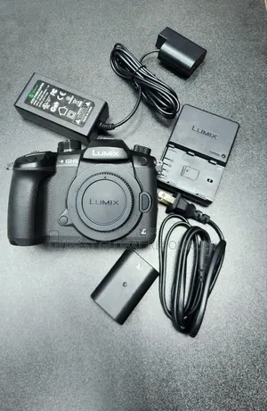 Mint Panasonic Lumix Camera Gh5 +Powerextra Dummy Battery