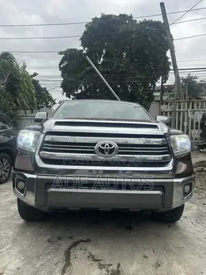 Toyota Tundra 1794 5.7L V8 4x4 CrewMax 5.6 ft. box 145.7 in. WB 2016