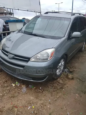 Toyota Sienna 2006 Red