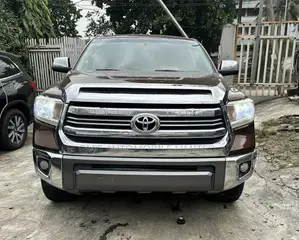 Toyota Tundra 1794 5.7L V8 w/FFV 4x4 CrewMax 5.6 ft. box 145.7 in. WB