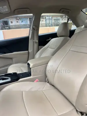 Toyota Camry LE 4dr Sedan (2.5L 4cyl 6A) 2014 Red