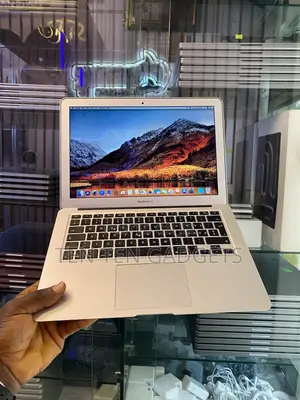 Laptop Apple MacBook Air 2011 4GB Intel Core i7 SSD 256GB