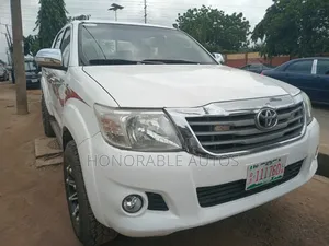 Toyota Hilux 2013 White