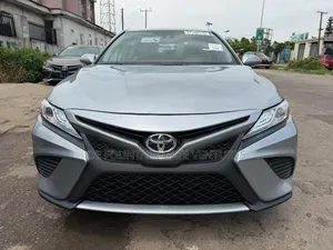 Toyota Camry 2018 Silver