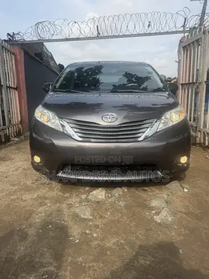 Toyota Sienna XLE 8 Passenger 2012 Gray