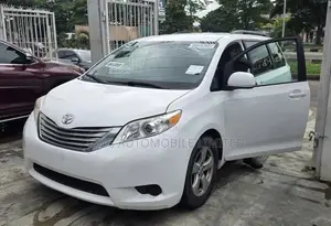 Toyota Sienna LE 7-Passenger 4dr Minivan AWD (3.5L 6cyl 6A) 2014