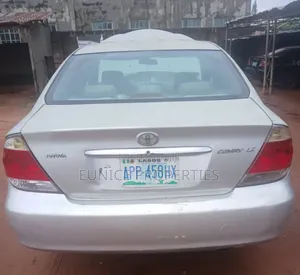 Toyota Camry XLE 4dr Sedan (2.4L 4cyl 5A) 2006 Silver