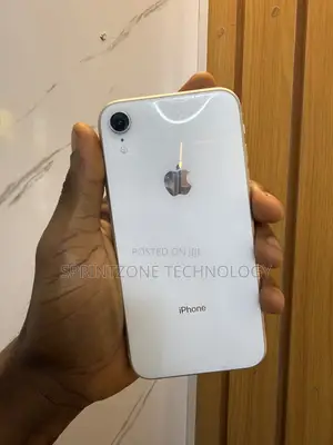 Apple iPhone XR 64 GB White