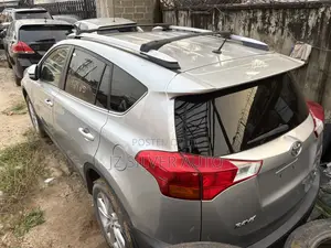 Toyota RAV4 Limited 4dr SUV (2.5L 4cyl 6A) 2015 Silver